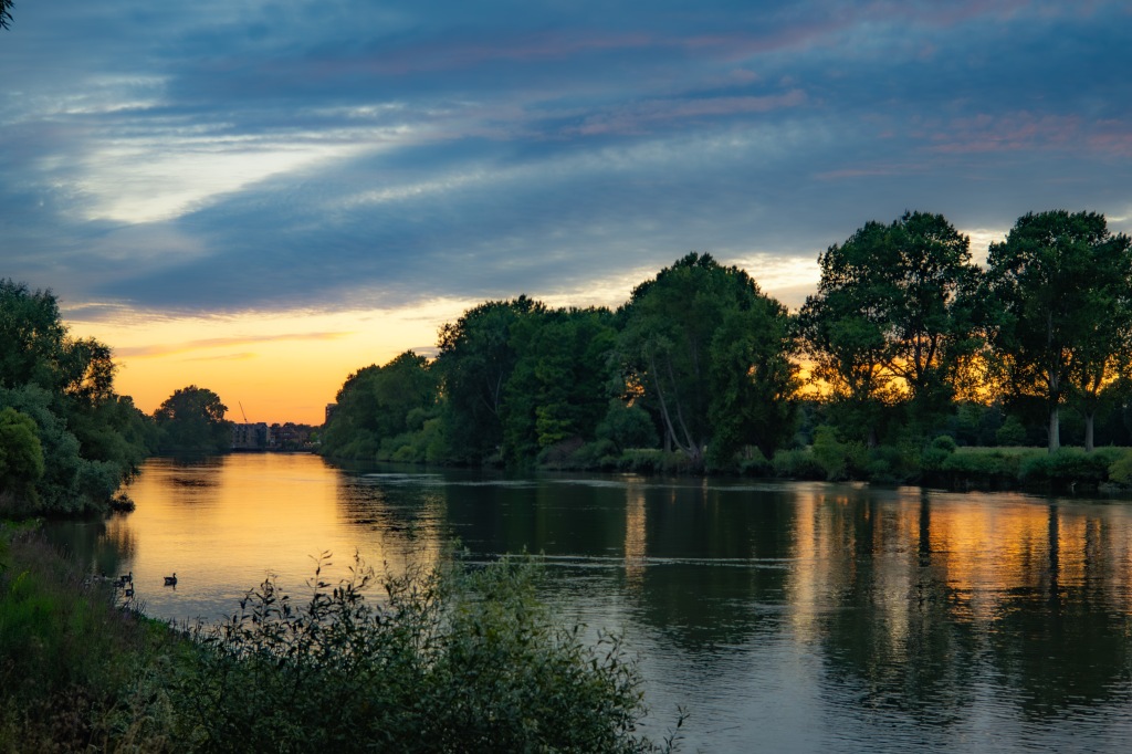 This image has an empty alt attribute; its file name is thames-richmond-sunset-aug23.jpg